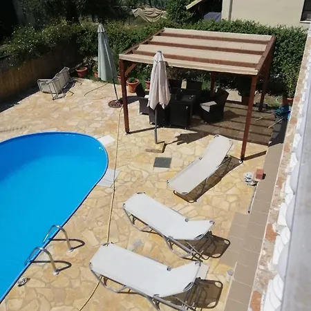 Marinos & Pool Hotel *